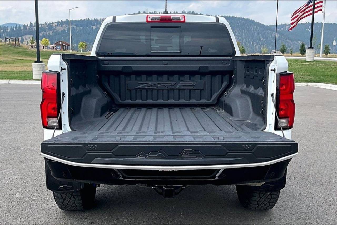 2024 Chevrolet Colorado ZR2 - Photo 18