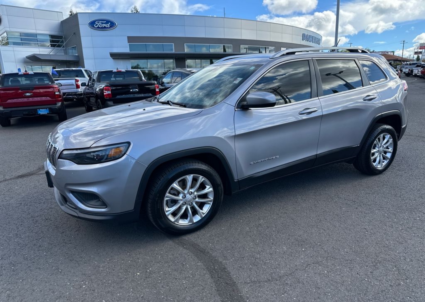 Certified 2019 Jeep Cherokee Latitude with VIN 1C4PJLCB7KD326822 for sale in Beaverton, OR
