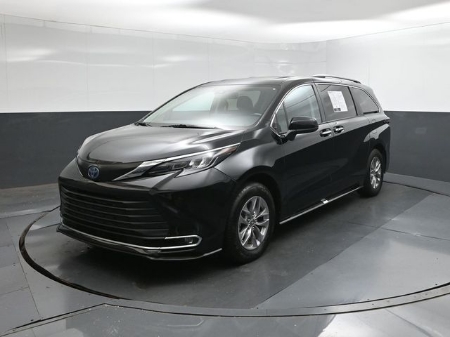 2024 Toyota Sienna XLE