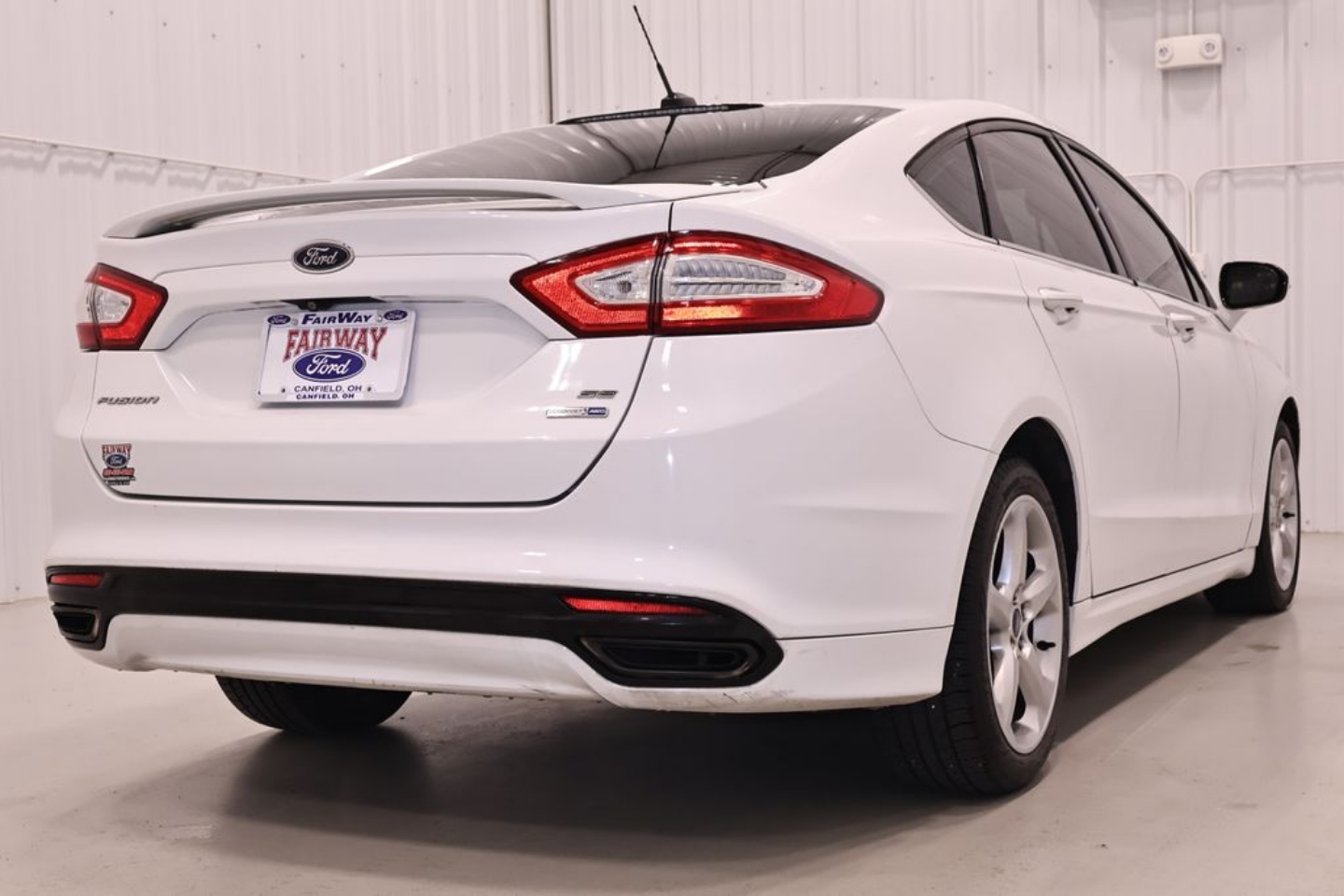 2016 Ford Fusion SE - Photo 9