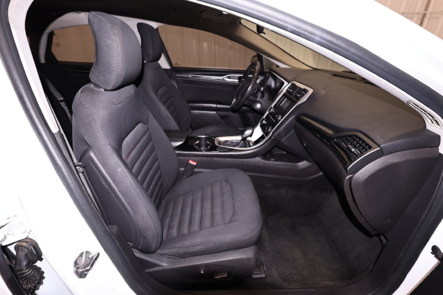 2016 Ford Fusion SE - Photo 18