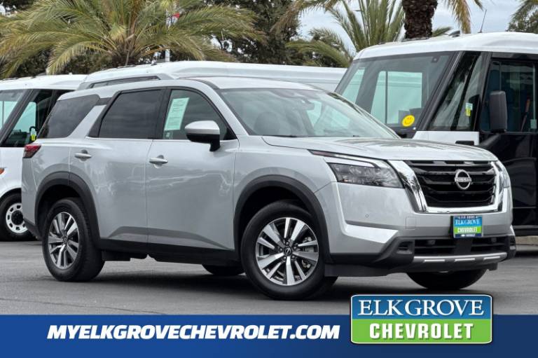 2025 Nissan Pathfinder SL