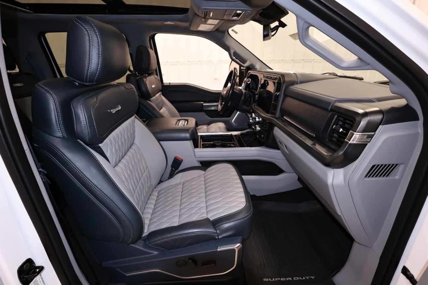 2024 Ford F-450 Super Duty Limited - Photo 21