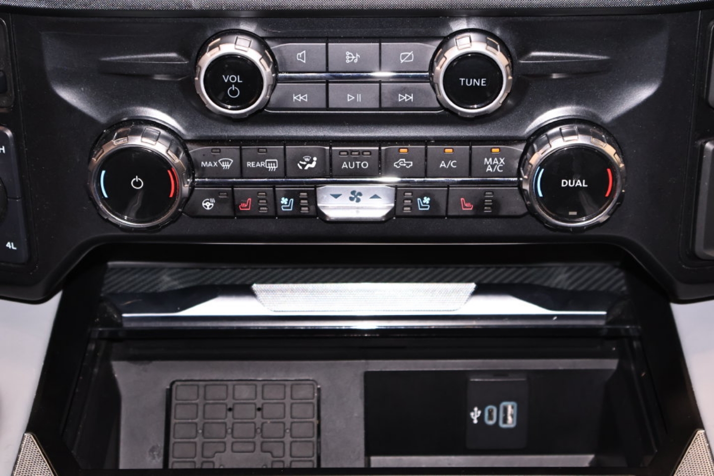 2024 Ford F-450 Super Duty Limited - Photo 38