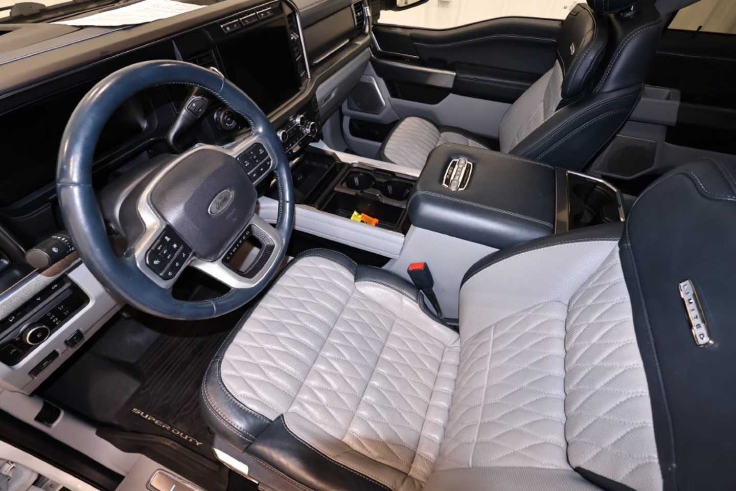 2024 Ford F-450 Super Duty Limited - Photo 39