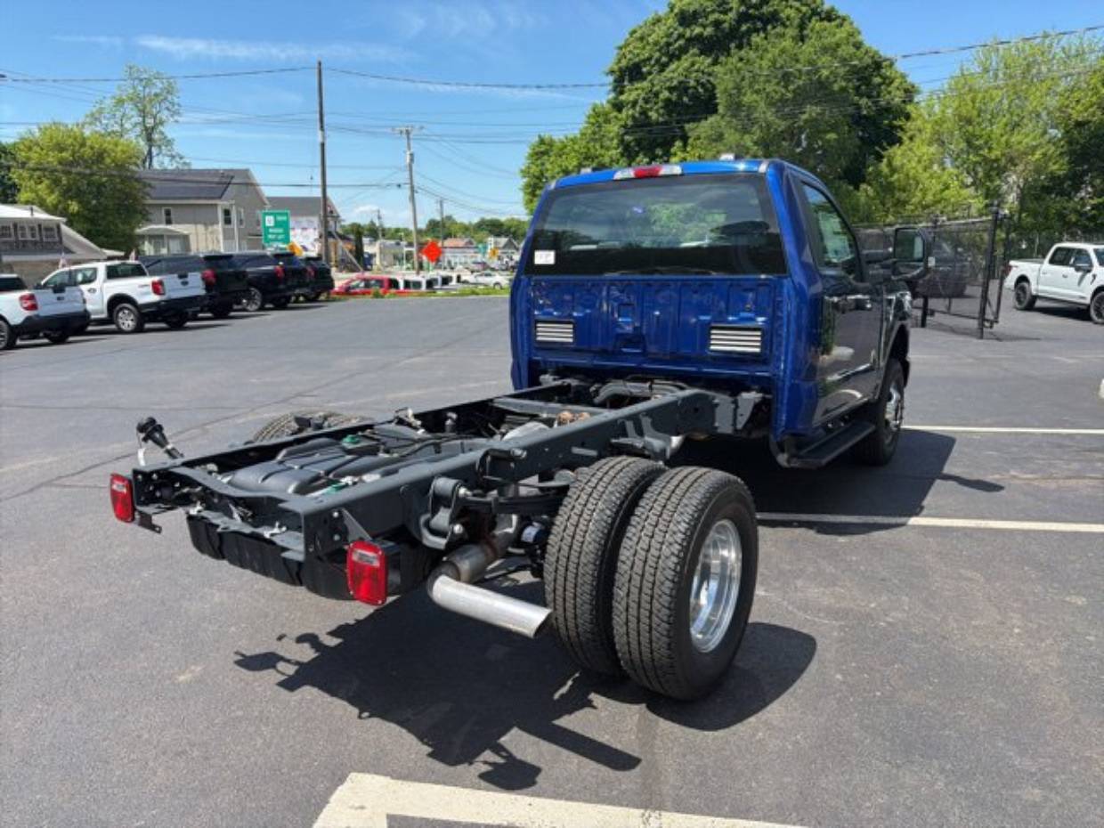 2026 Ford F-350 Super Duty Chassis Cab XL - Photo 7