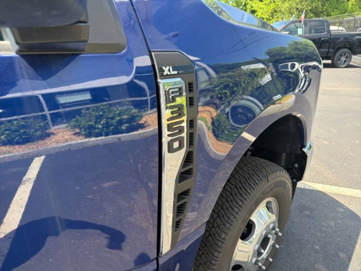 2026 Ford F-350 Super Duty Chassis Cab XL - Photo 9