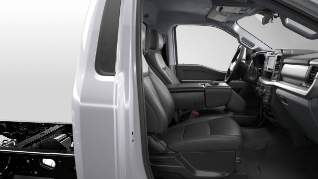 2026 Ford F-550 Super Duty Chassis Cab XLT - Photo 6