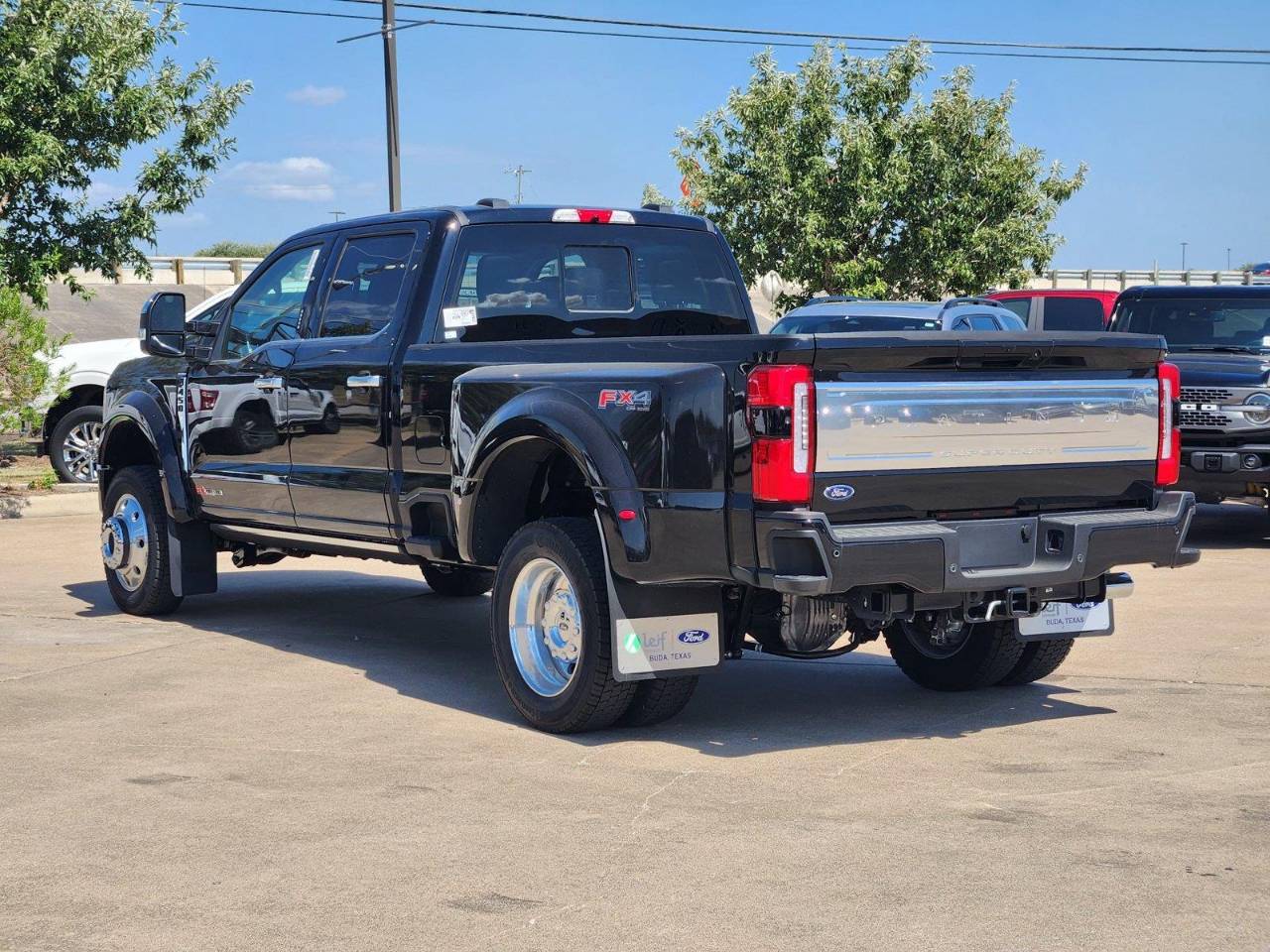 New 2026 Ford Super Duty F-450 DRW Platinum, photo 4