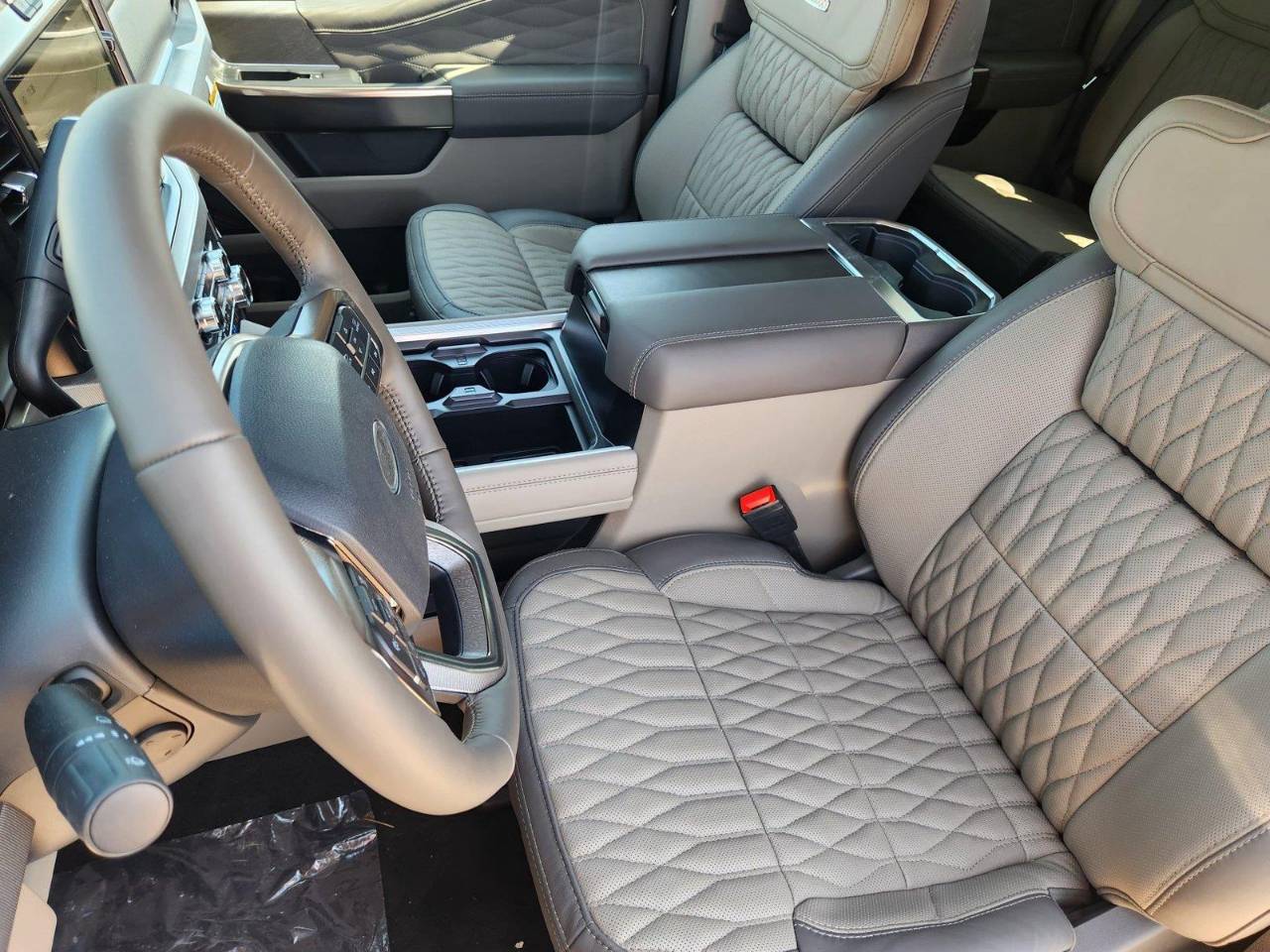 New 2026 Ford Super Duty F-450 DRW Platinum, photo 9