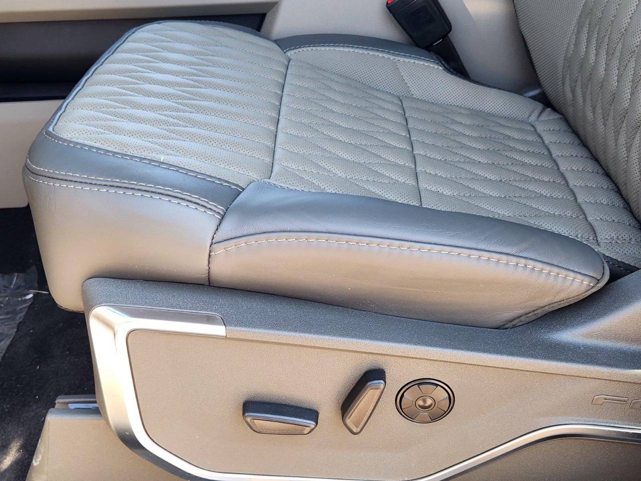 New 2026 Ford Super Duty F-450 DRW Platinum, photo 17