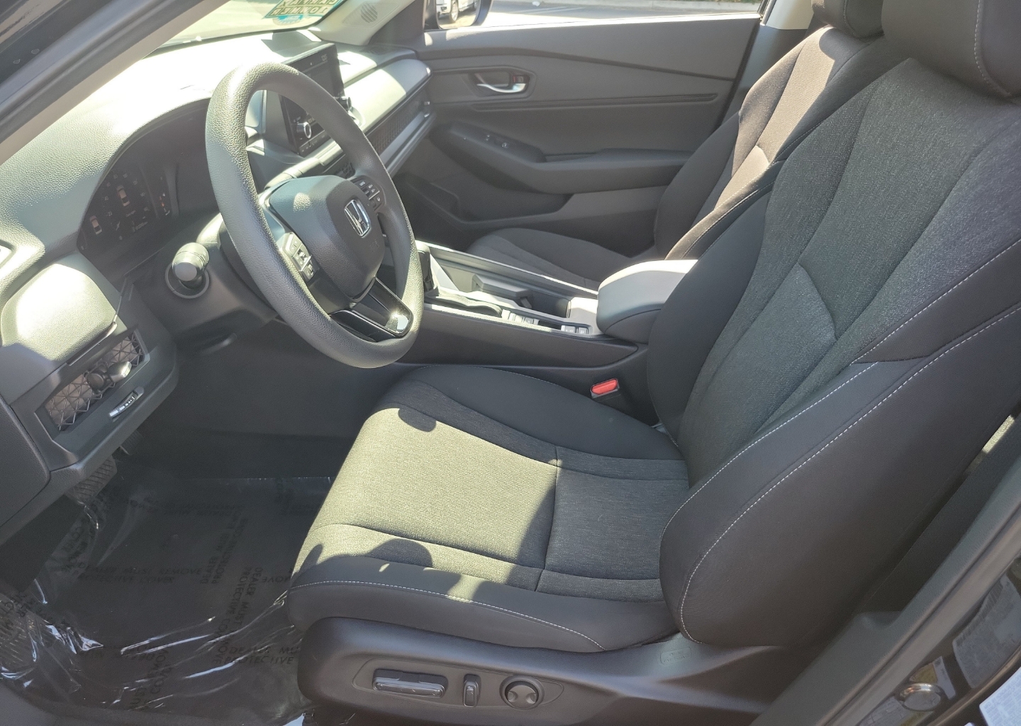 2025 Honda Accord SE - Photo 17
