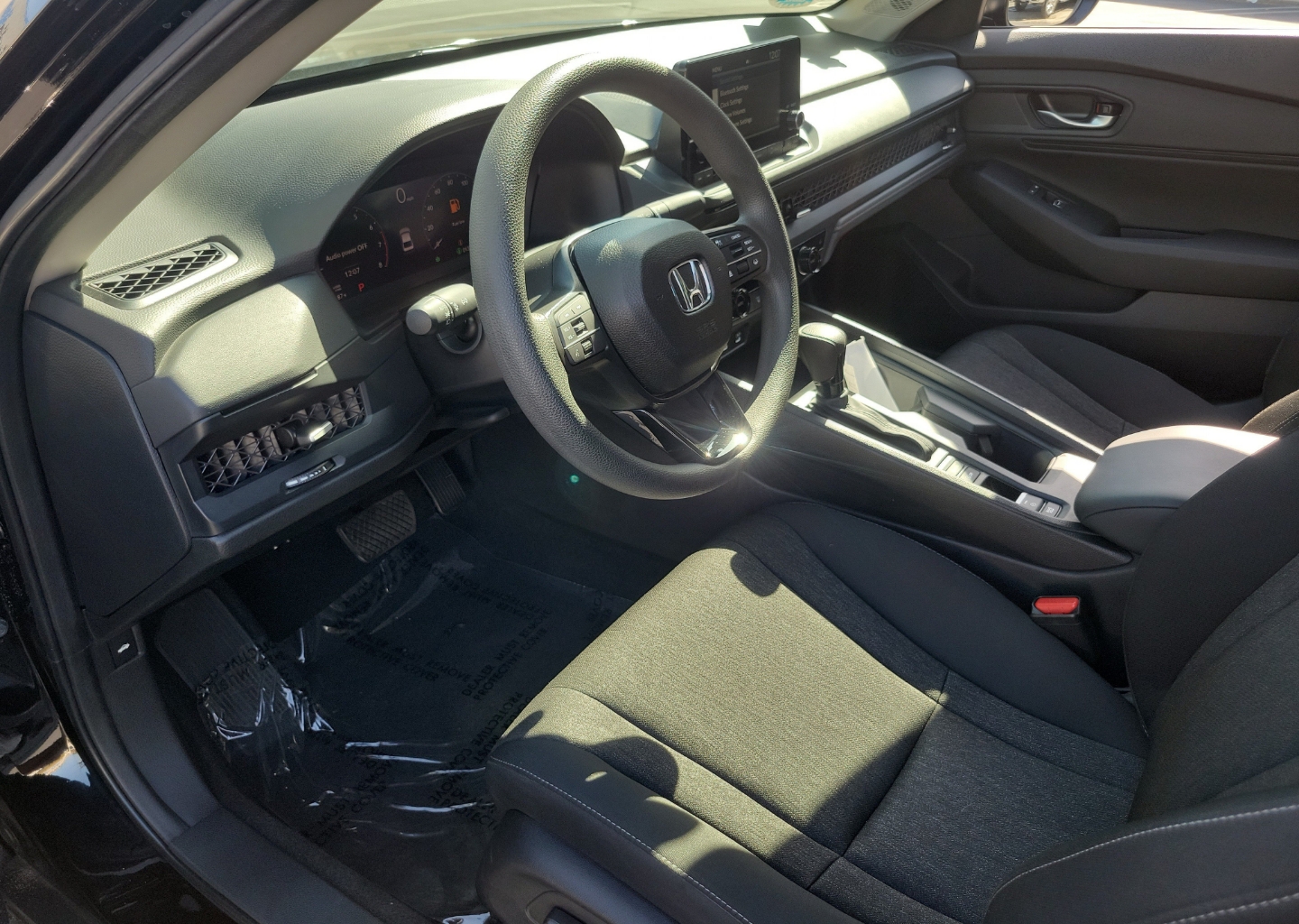 2025 Honda Accord SE - Photo 18