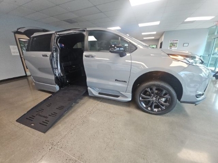 2025 Toyota Sienna XSE