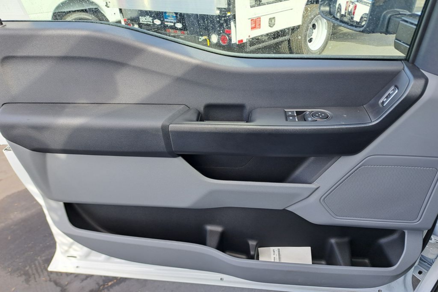 2026 Ford F-350 Super Duty Chassis Cab XL - Photo 13