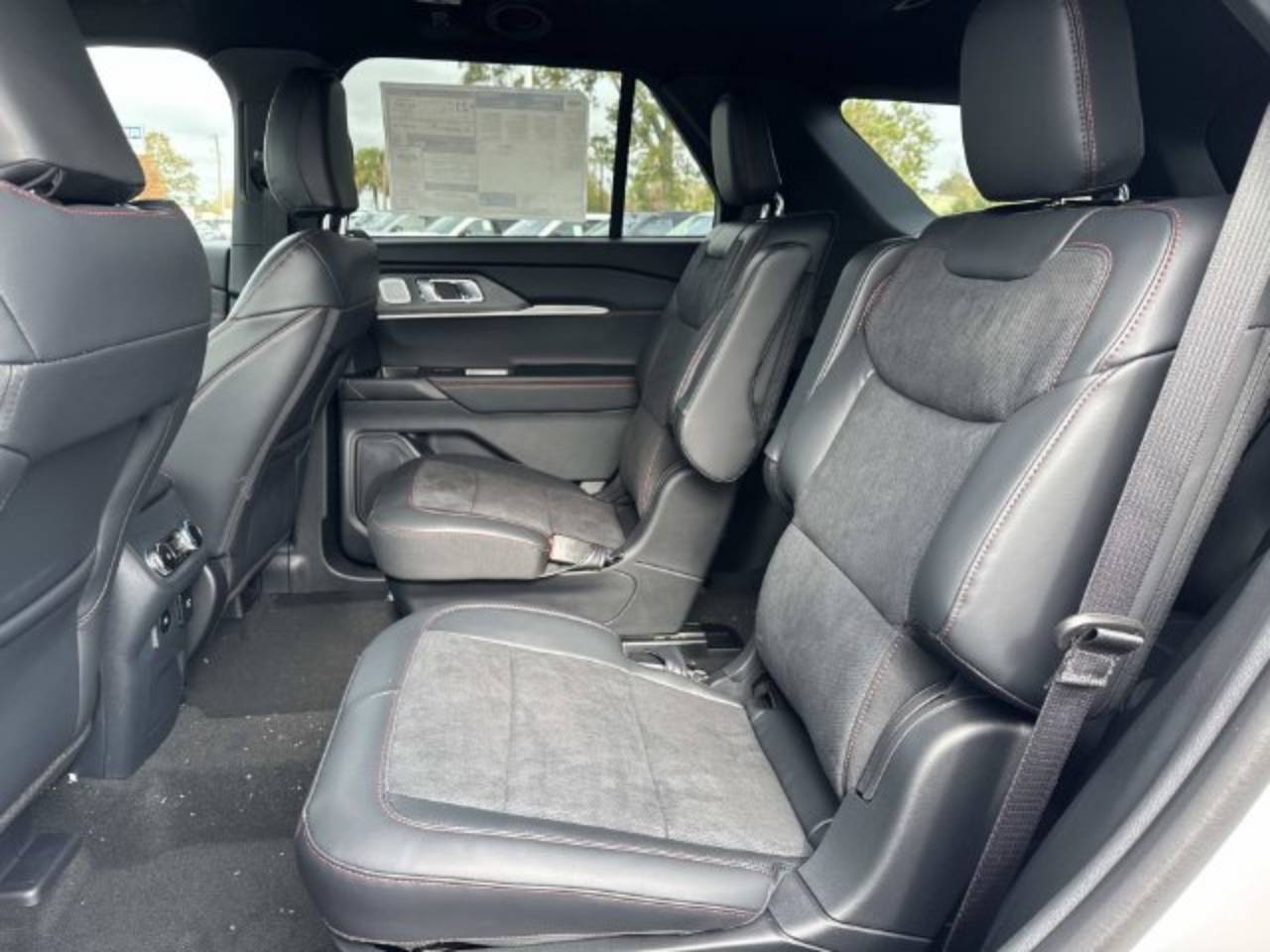 2026 Ford Explorer ST - Photo 9
