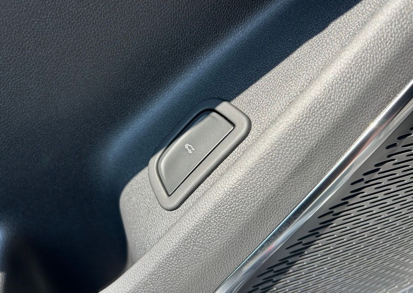 2027 Chevrolet Traverse Z71 - Photo 121