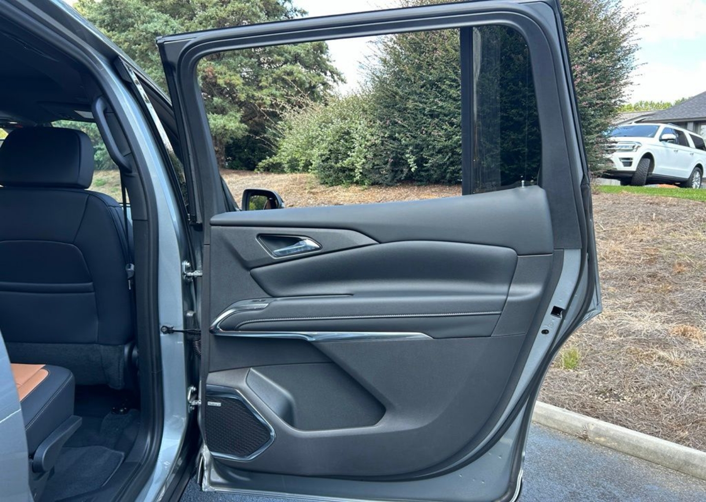 2027 Chevrolet Traverse Z71 - Photo 136