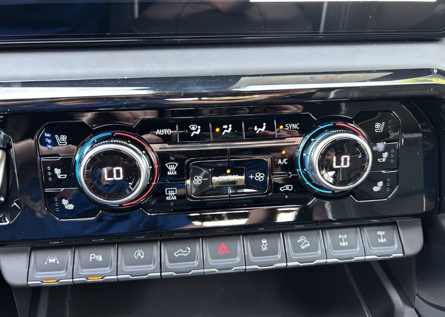 2026 GMC Sierra 1500 AT4X - Photo 108