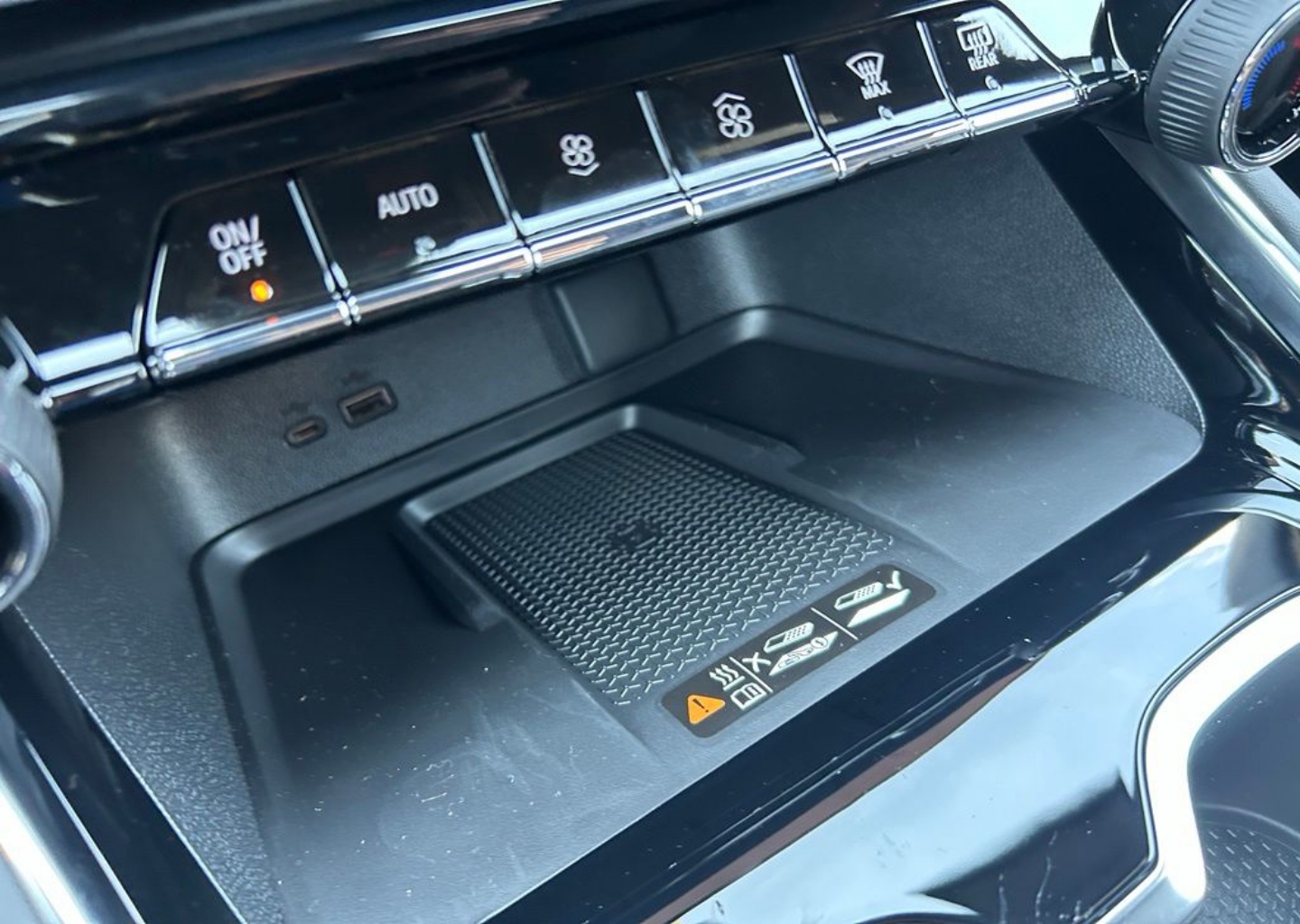 2027 Chevrolet Traverse RS - Photo 98