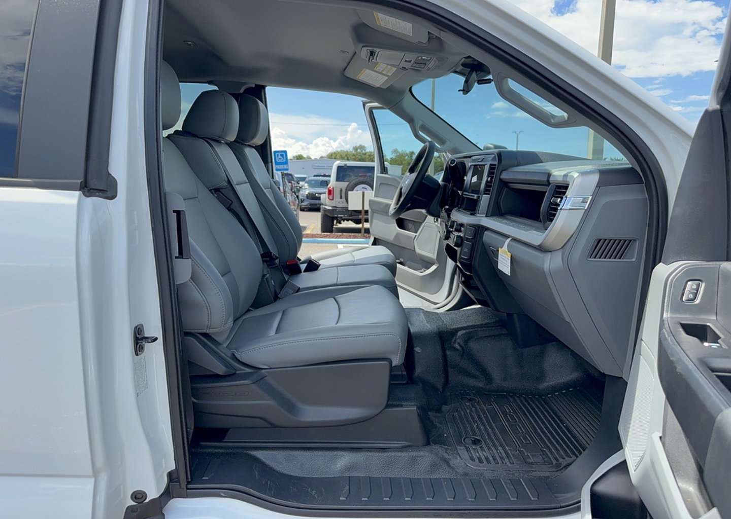 2026 Ford F-550 Super Duty Chassis Cab XL - Photo 23