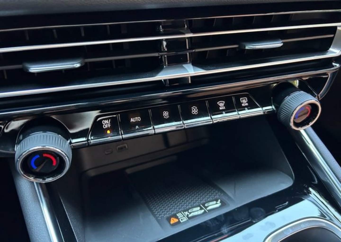 2027 Chevrolet Traverse Z71 - Photo 35