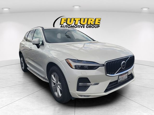 2022 Volvo XC60 B5 Momentum