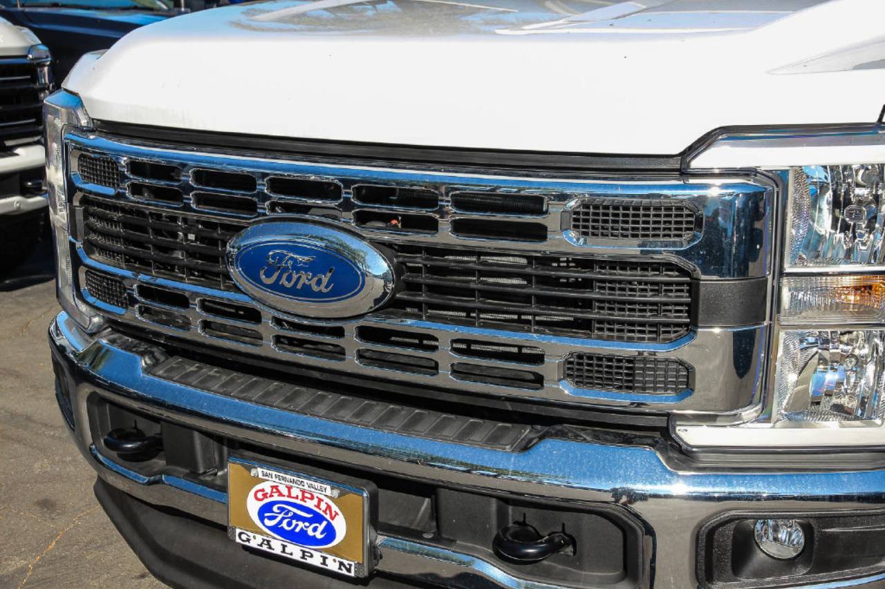 2025 Ford F-450 Super Duty Chassis Cab XL - Photo 13