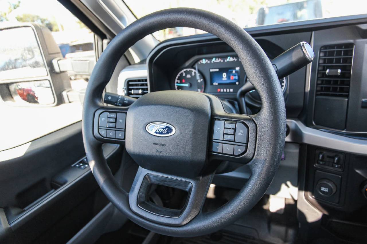 2025 Ford F-450 Super Duty Chassis Cab XL - Photo 18
