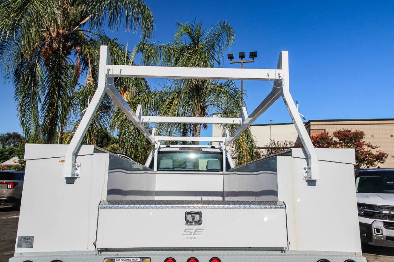2025 Ford F-450 Super Duty Chassis Cab XL - Photo 27