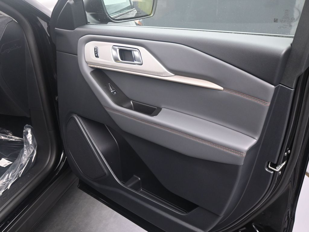 2026 Ford Explorer Active - Photo 6