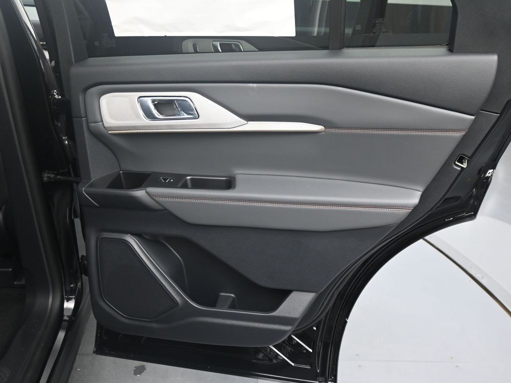 2026 Ford Explorer Active - Photo 8