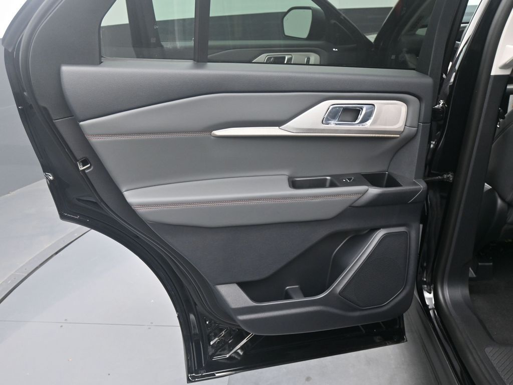 2026 Ford Explorer Active - Photo 13