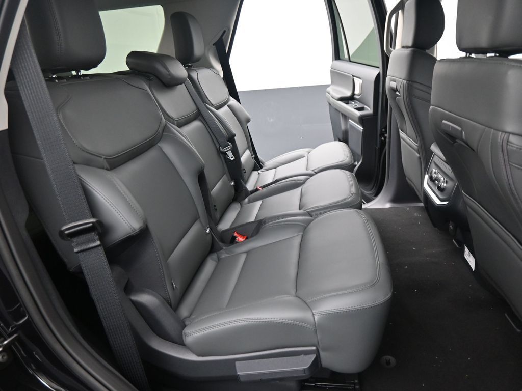 2026 Ford Expedition Active - Photo 18