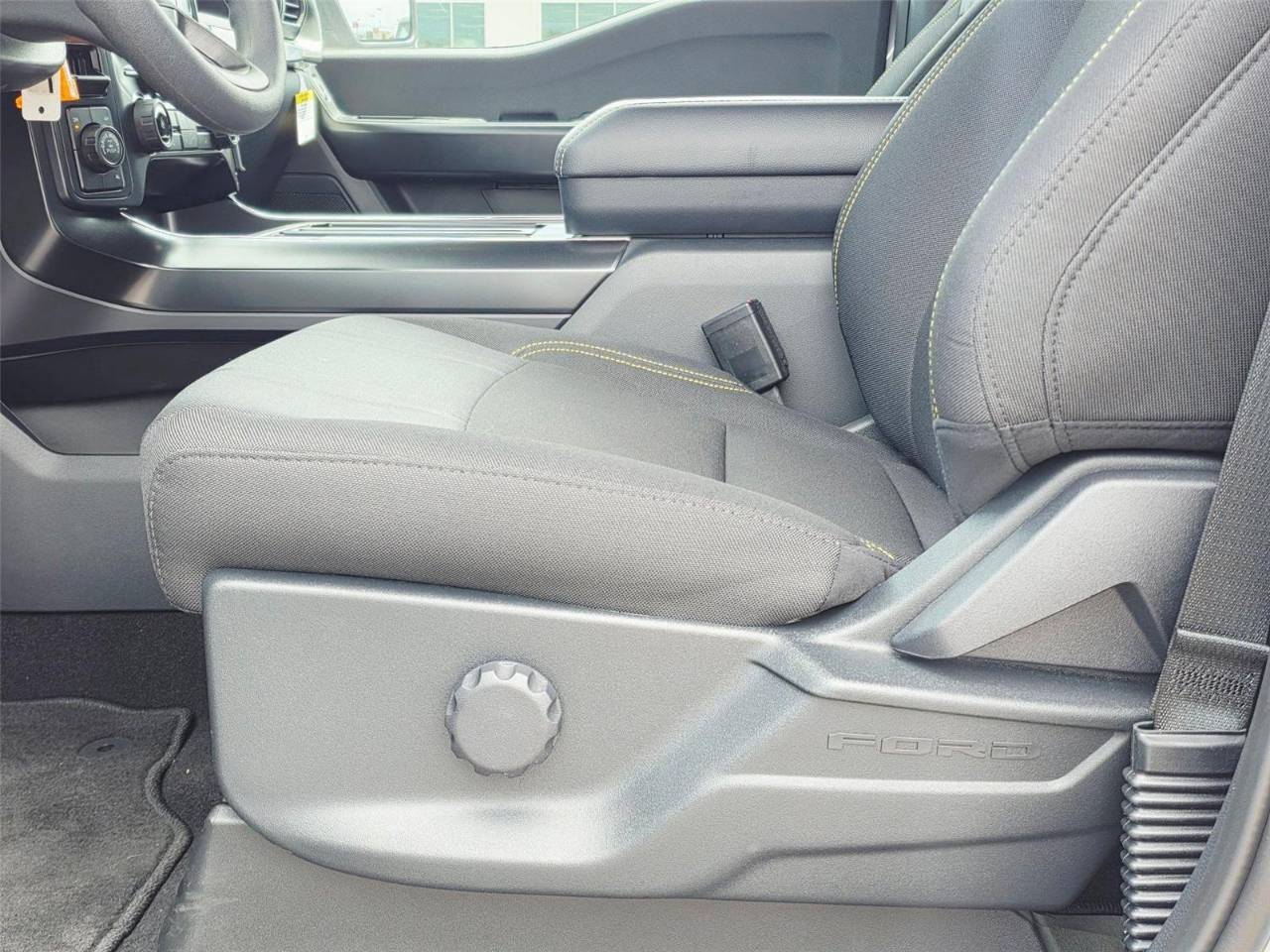 2025 Ford F-150 STX - Photo 20
