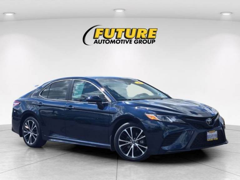 2020 Toyota Camry SE