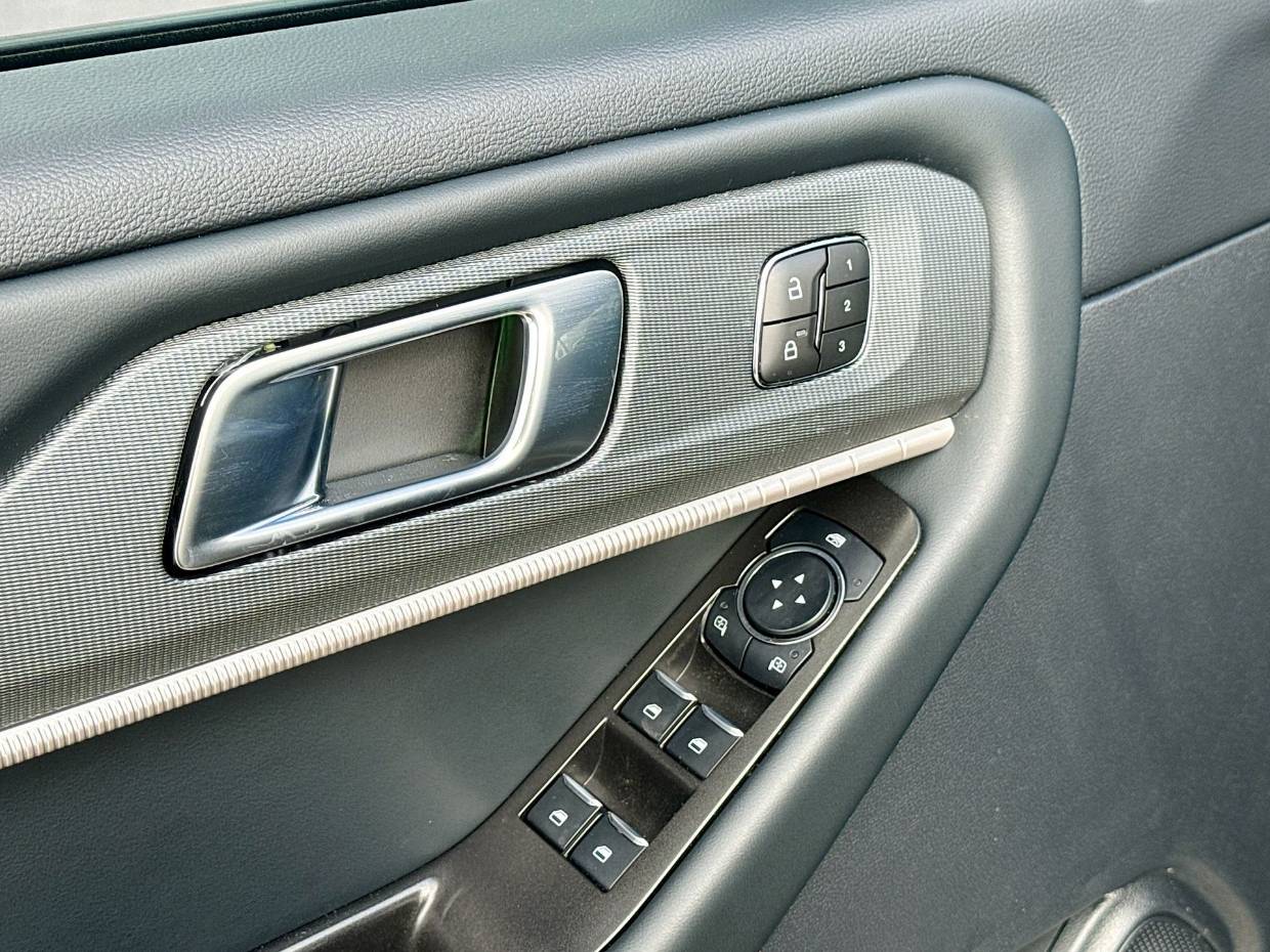 2026 Ford Explorer ST-Line - Photo 18