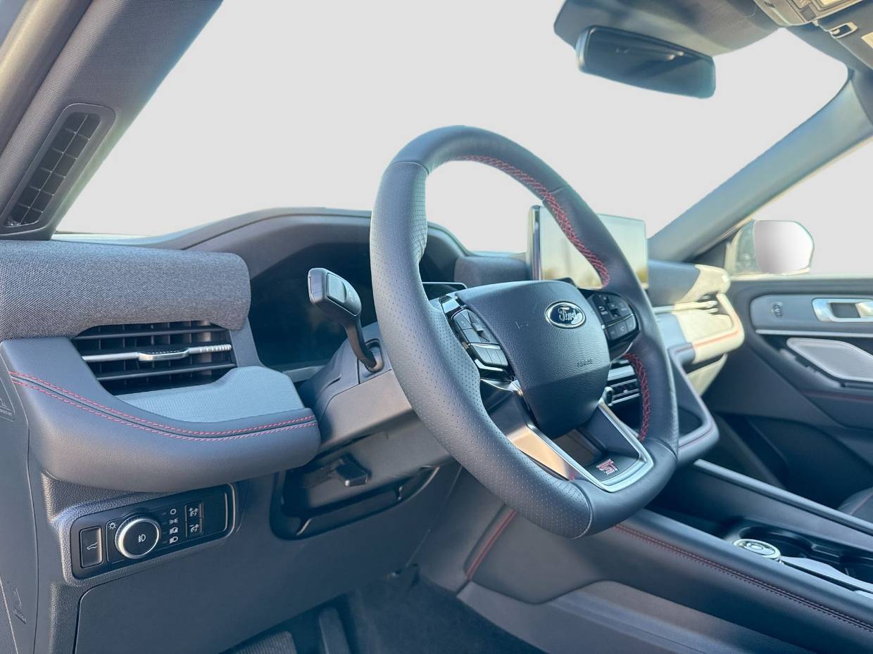 2026 Ford Explorer ST - Photo 9