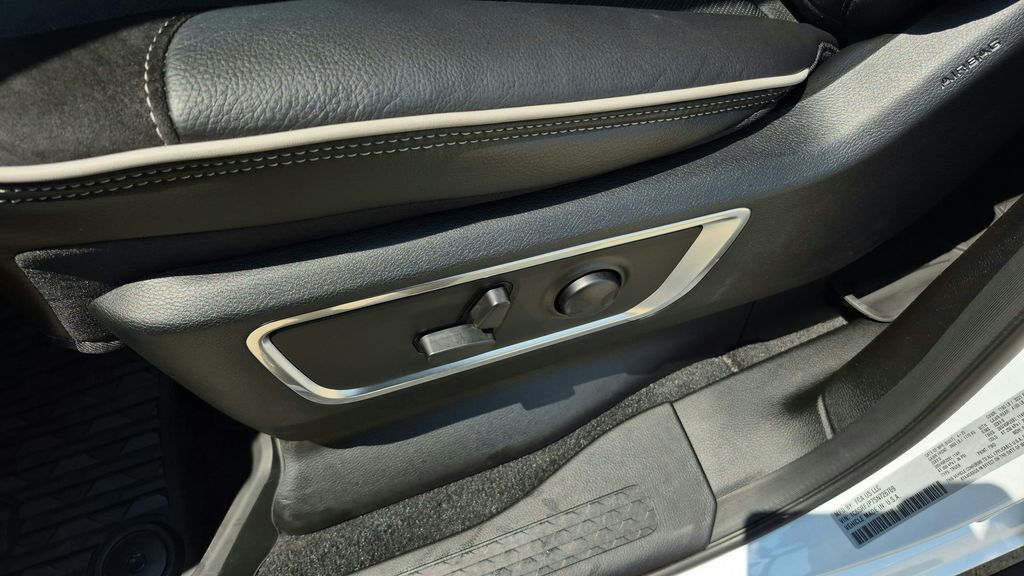 2025 RAM 1500 Laramie - Photo 12