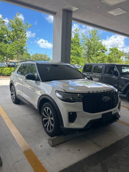 2025 Ford Explorer ST-Line