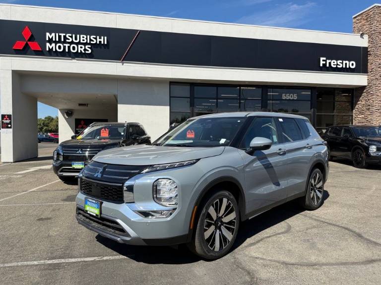 2026 Mitsubishi Outlander SE