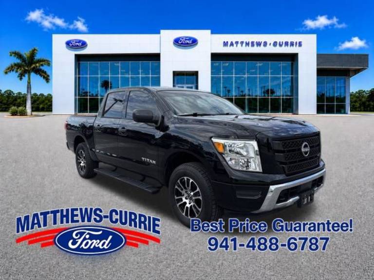 2023 Nissan Titan SV