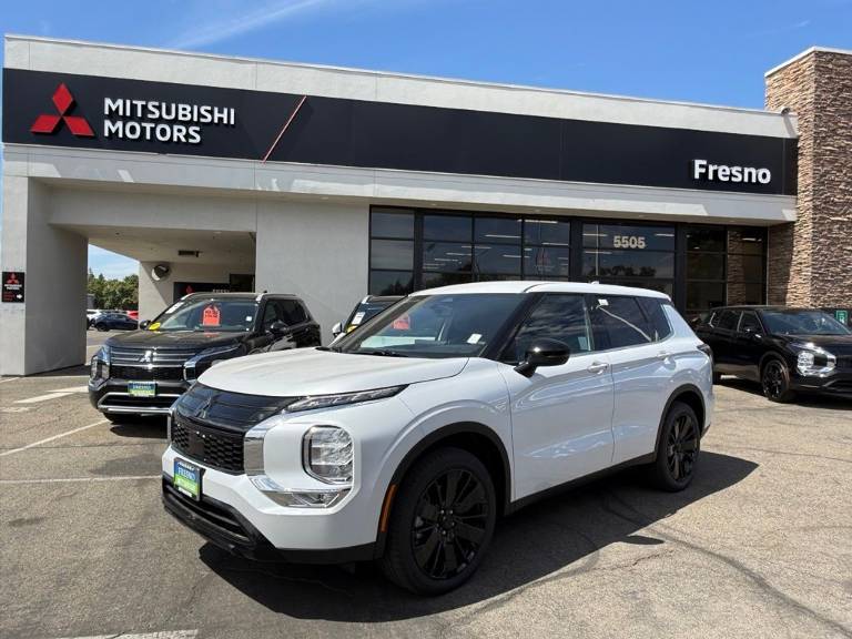 2026 Mitsubishi Outlander LE