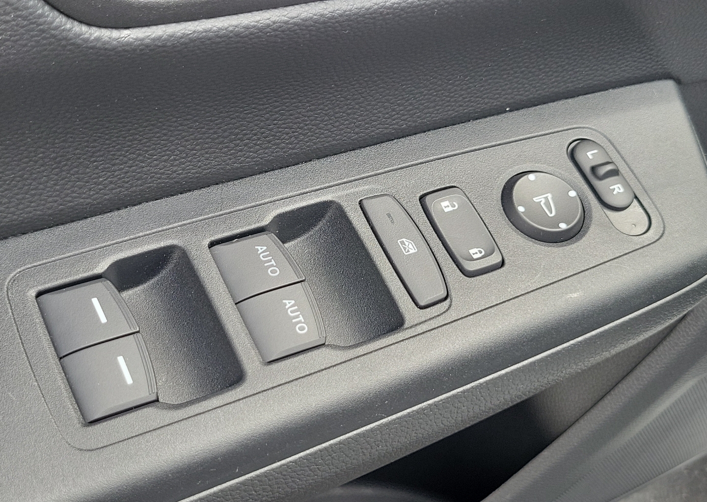 2025 Honda CR-V Sport - Photo 22