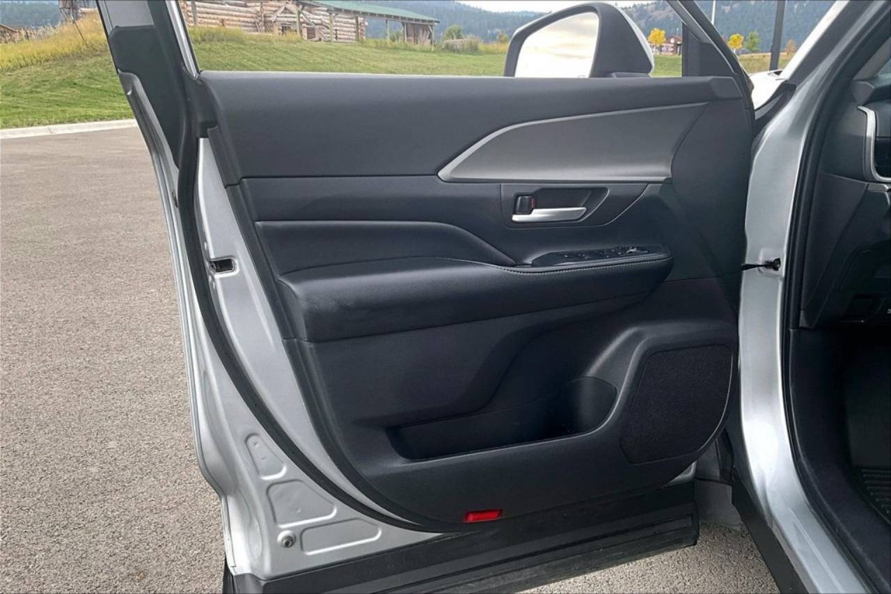 2025 Toyota Grand Highlander XLE - Photo 23