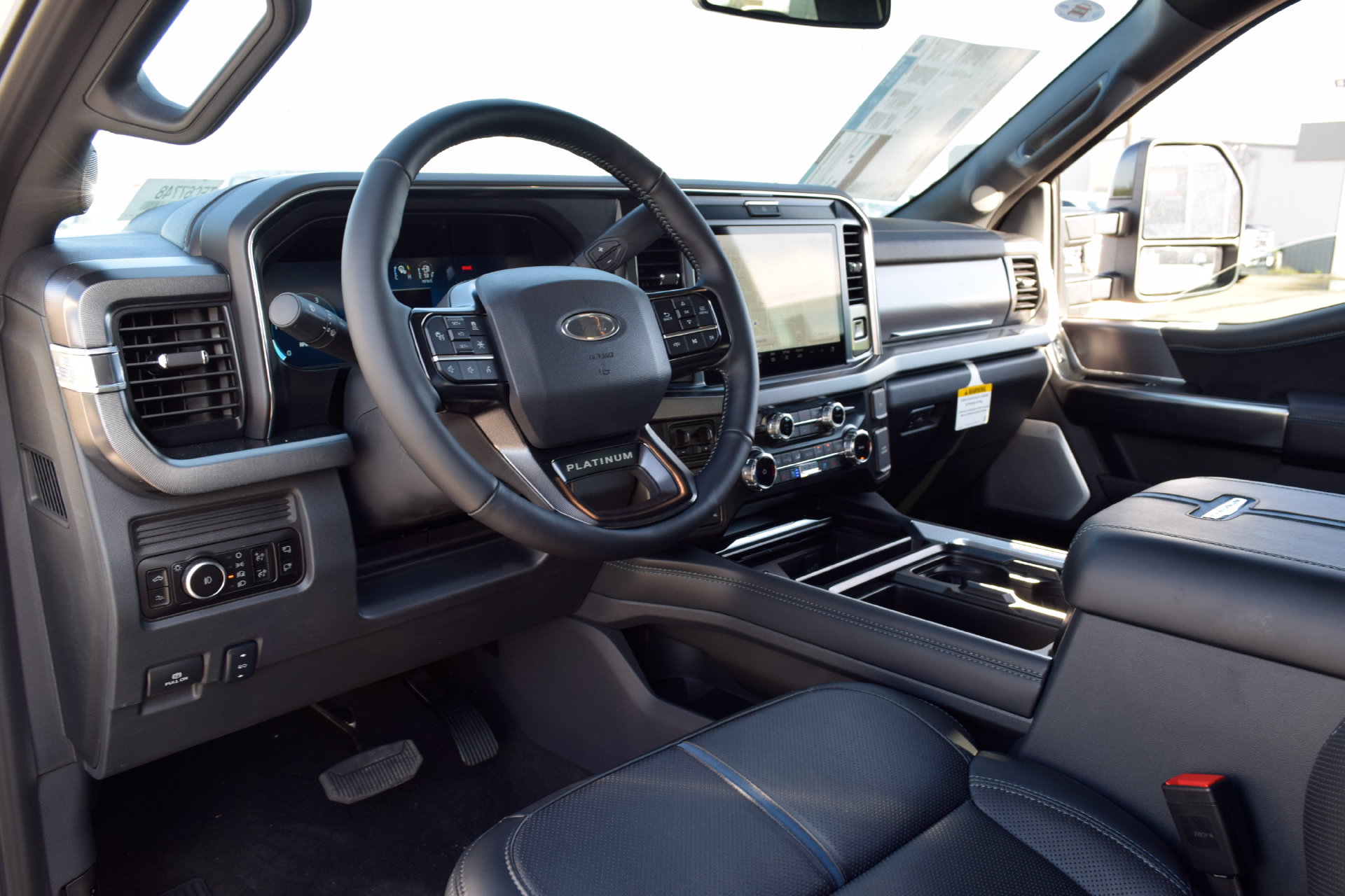 2026 Ford F-250 Super Duty Platinum - Photo 15