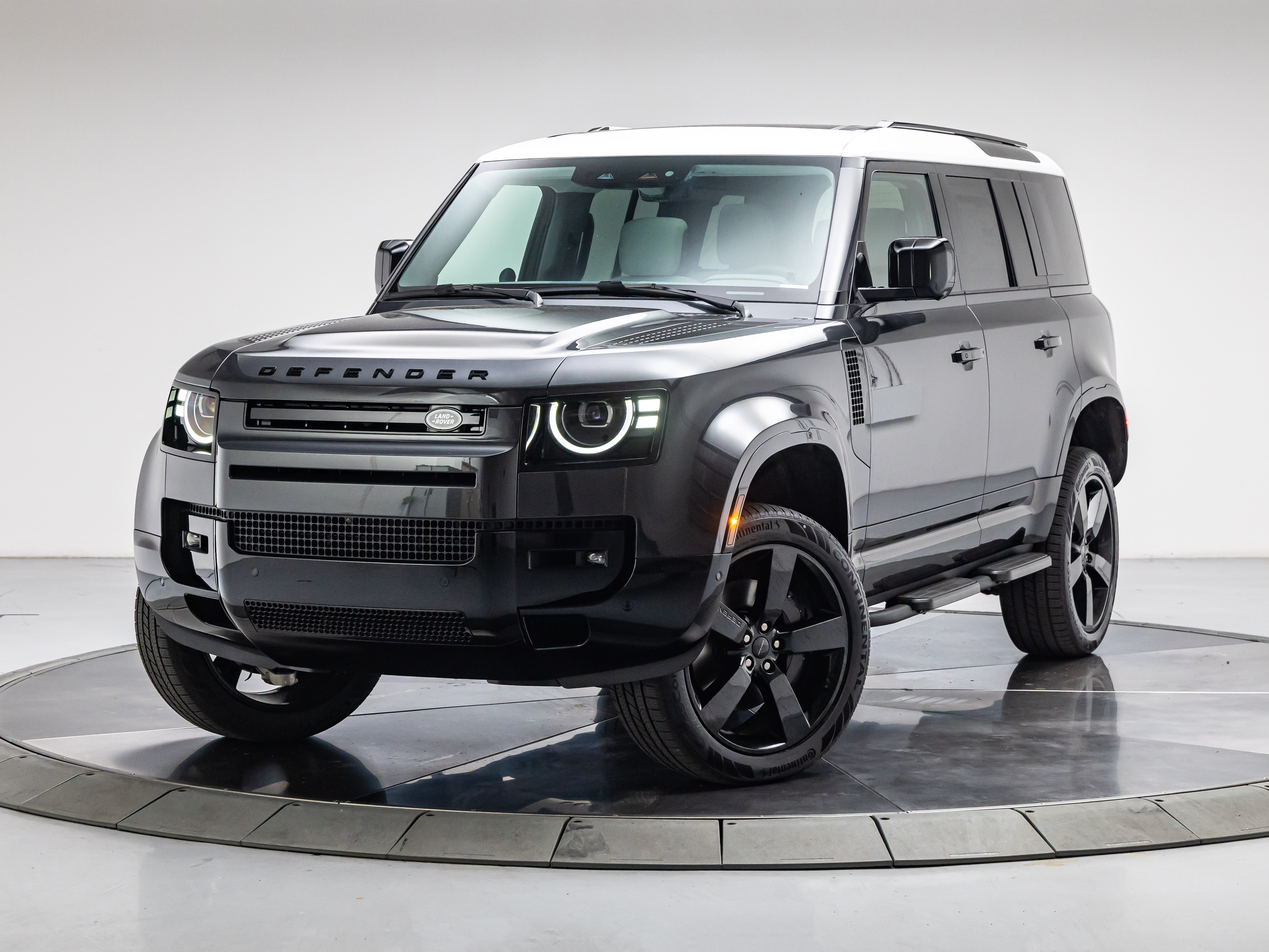 New 2026 Land Rover Defender P400 X-Dynamic SE