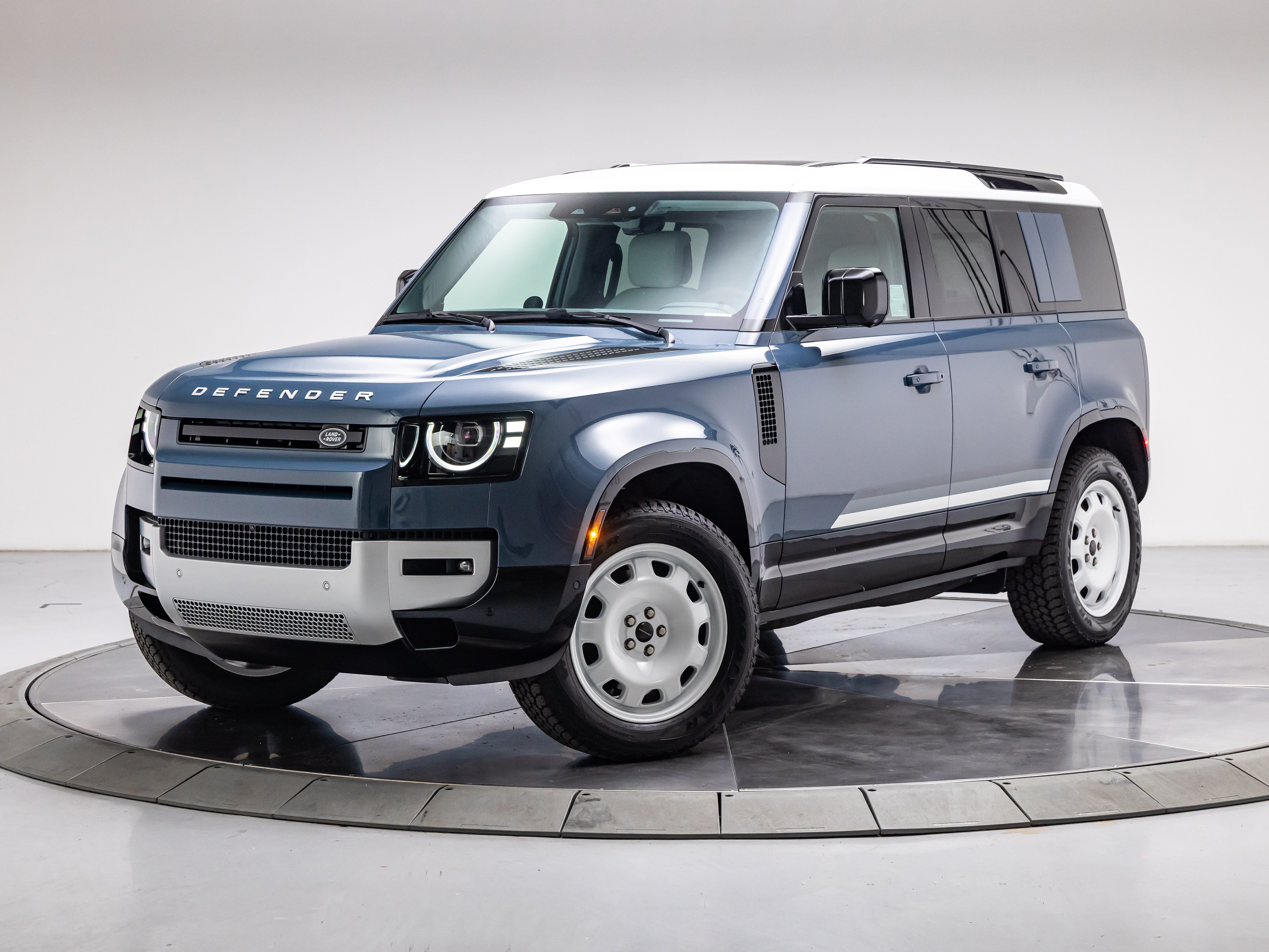 New 2026 Land Rover Defender P400 X-Dynamic SE