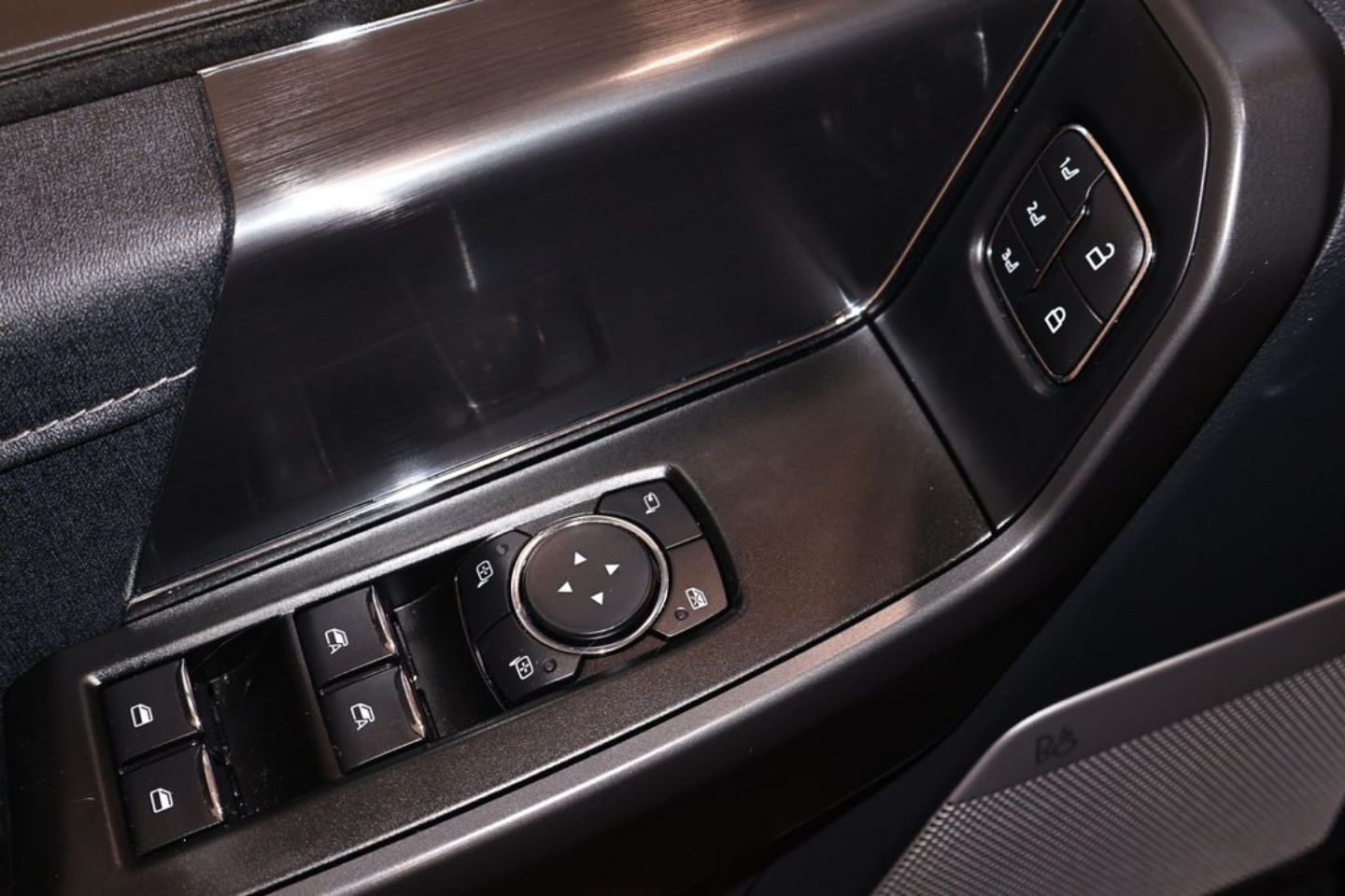 2025 Ford F-150 Lariat - Photo 12