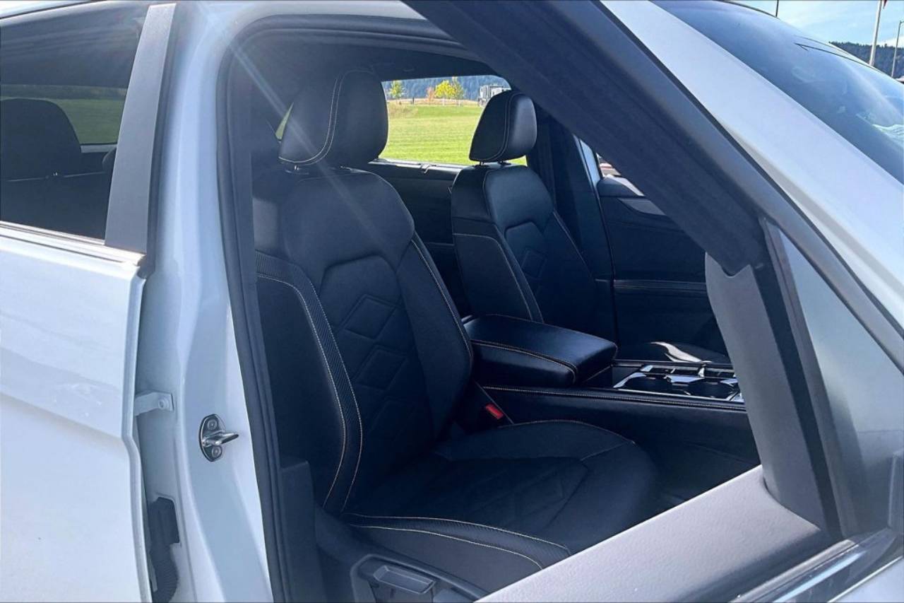 2025 Volkswagen Atlas Cross Sport SE w/Tech - Photo 7